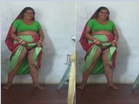 Exclusive video of a Desi bhabhi revealing her intimate parts