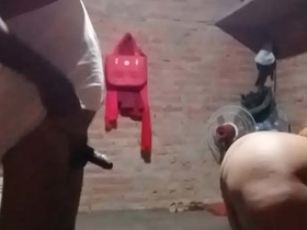 Desi aunty enjoys sex video with chut lund