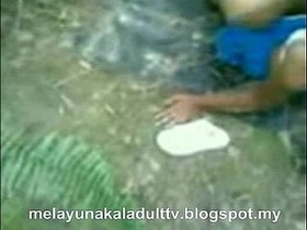 Malaysian schoolgirls go wild in a naughty porn video