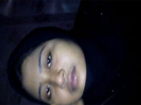 Bangladeshi Muslim girlfriend shares steamy MMS with lover