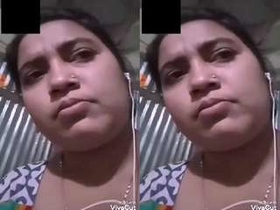 Bangladeshi girl reveals her breasts and pussy on a video call