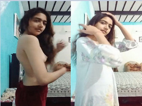 Cute Indian babe flaunts her big boobs in exclusive video