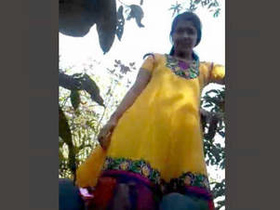 A couple from India enjoys outdoor sex with good sound quality