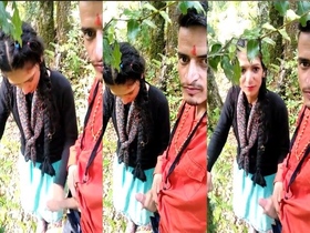 Desi girlfriend gives a handjob to her boyfriend in public