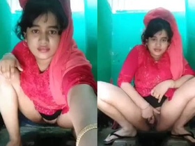 A newlywed wife sends X-rated MMS to her ex-lover