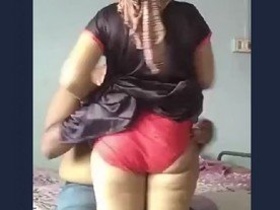 Desi hottie Sistrinlw's ass gets a workout in steamy video