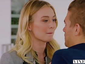 Blonde TA gets heated up in steamy video