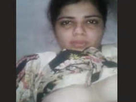 Watch a Pakistani bhabhi pleasure herself in this steamy video
