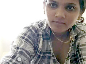 Sexy Desi girl flaunts her boobs and makes a video for her lover