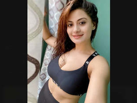 Desi babe in VDO gets wild and naughty