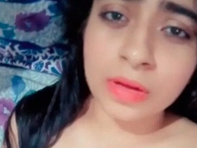 Hot Indian girl gets naughty and jerks off in MMS