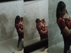 Tamil wife flaunts her big boobs in livecam phone sex chat