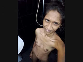 Lankan babe with slim figure and small boobs takes a bath