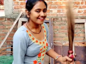 Desi's Indian vlog showcases her boobs