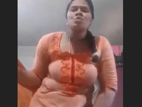 Bhabi's huge butt gets a workout in this video