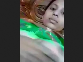 Bhabi seduces and masturbates in front of camera