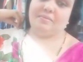 Chubby MILF in saree flaunts her big boobs and pussy