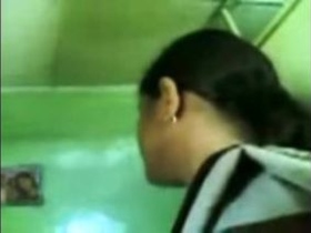 Hot Indian girl gets a happy ending massage