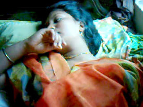Jaipuri bhabhi gets fucked during her periods