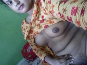 Cute girl records herself pleasuring herself for her lover
