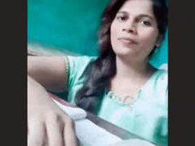 Desi girl flaunts her boobs and pussy in a steamy video