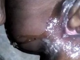 Desi girl gets her pussy fingering and squirts in HD video