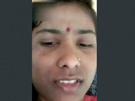 Cute Indian girl flaunts her boobs in Marge clips
