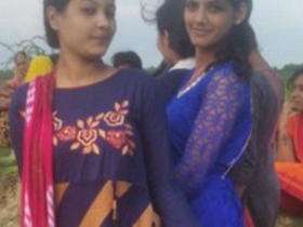 Desi girl in video shows off her cuteness