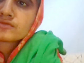 Desi bhabi masturbates in the bathroom