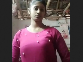 Indian bhabi flaunts her big boobs in village