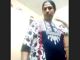 MILF records a video for her partner