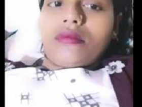 Desi bhabi flaunts her huge breasts in a live video