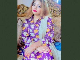 Cute girl displays her ample bosom in a seductive manner
