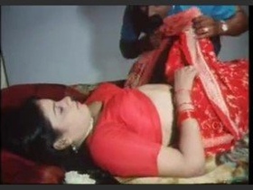 Sada Bahaar's aunty gets naughty in this steamy video