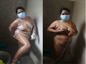 Indian bhabhi gets naughty in the bathtub