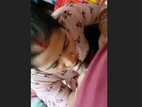 Desi bhabhi gives a bath and blowjob in the bathtub