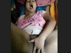 Excited Bengali babe gets her pussy fingered