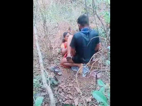 Mature Indian bhabhi gets fucked in the open air