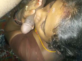 Matured Desi bhabhi gives a sensual blowjob in her socks