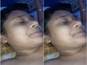 Desi girl records her first nude video in amateur video