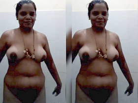 Exclusive video of Mallu bhabhi taking a bath in part 1