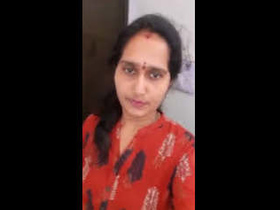 Mature Desi bhabi flaunts her curvy butt