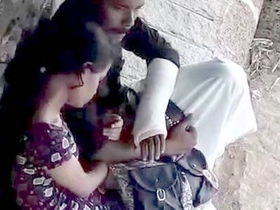 Girlfriend gives a handjob in the great outdoors