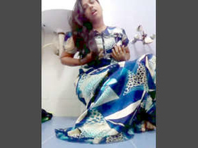 Bhabhi's unshaven pussy gets pounded in this steamy video