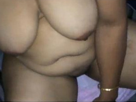 Sensual Telugu aunty gives a blowjob
