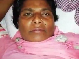 Desi aunt's hairy pussy gets fucked in local video