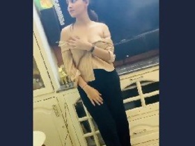 Sensual Desi model gives a deepthroat blowjob