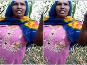 Desi college girl gets fucked in the village