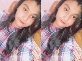 Amateur Indian girl flaunts her cute body and pretty pussy on VK