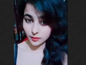 Cute webcam girl reveals her pussy on camera
